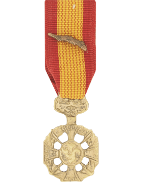 Vietnam Cross of Gallantry with palm miniature medal