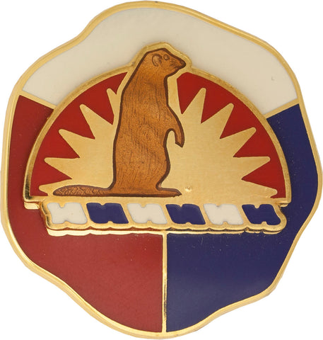 Metal pin, with a beaver in the middle and colored background