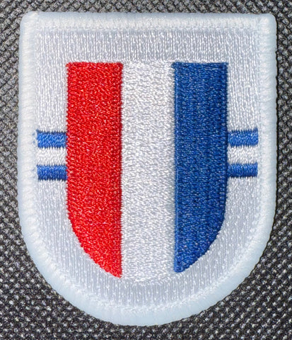 White, red and blue beret flash for the 506th Infantry with two lines