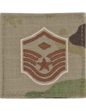 Sargento mayor de la Fuerza Aérea con insignia de rango de Escorpión de Diamante