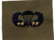 Army Basic Parachutist wing with 4 jumps. Sew on badge in subdued cloth.