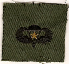 Army Basic Parachutist wing with 5 jumps.  Sew on badge in subdued cloth.