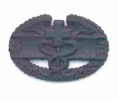 Combat Medic 1st Award badge in black metal - Saunders Military Insignia