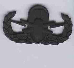 Explosive Ordnance Disposal Basic Army badge in black metal - Saunders Military Insignia