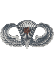 Parachutist badge with one combat star