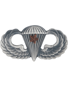 Parachutist badge with one combat star - Saunders Military Insignia