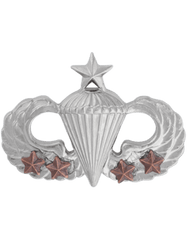 Senior Parachute wing with 4 bronze stars - Saunders Military Insignia
