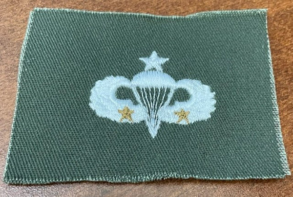 Senior Parachute Wing with two stars sew on in subdued cloth