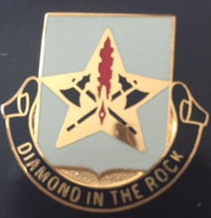 US Army 177th Finance Battalion Unit Crest (DIAMOND IN THE ROCK) - Saunders Military Insignia