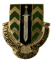 US Army 1st Army NCO Academy Unit Crest (LEADERSHIP THOUGH KNOWLEDGE) - Saunders Military Insignia